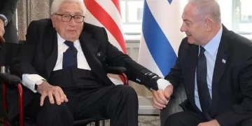 Kissinger protege a Israel